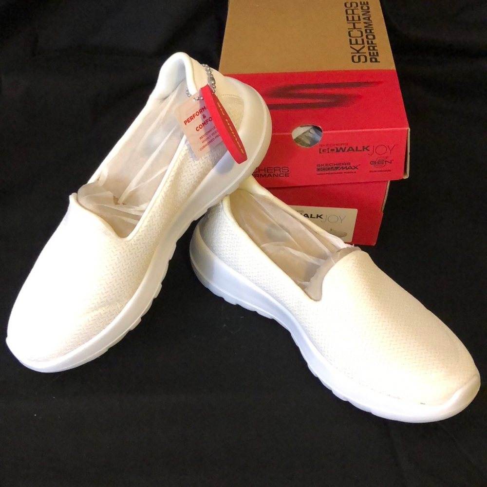 NIB Skechers Go Walk “Joy”